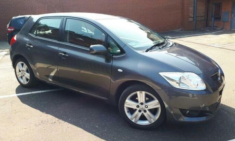 Toyota Auris ...