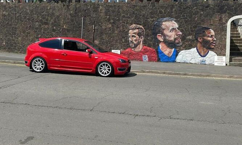 Ford Focus St-2 ...