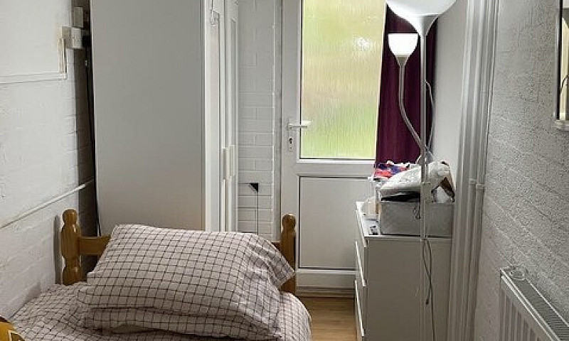 New Room Between Gre...