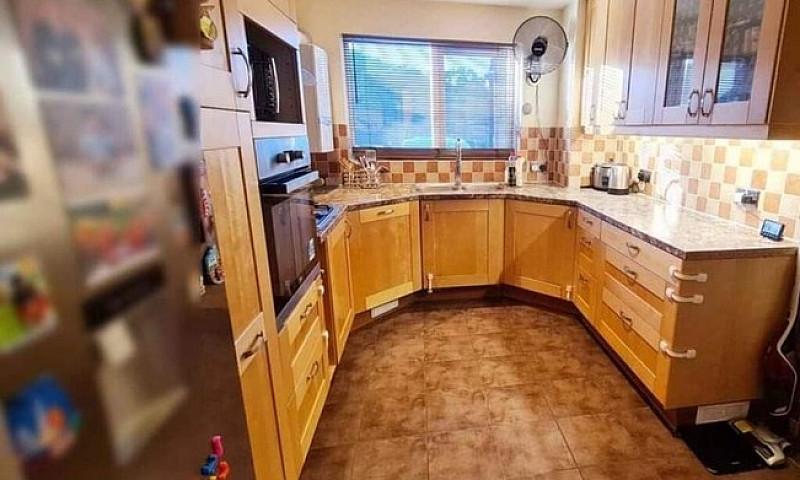3 Beds 2 Bathrooms –...