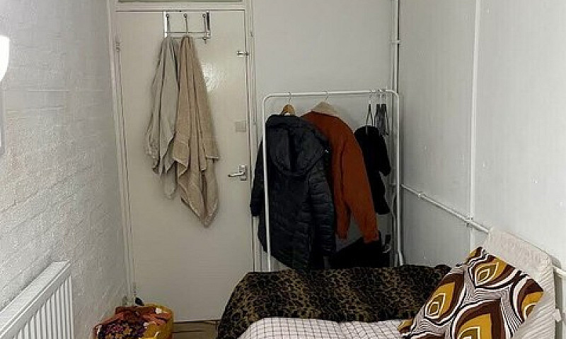 New Room Between Gre...