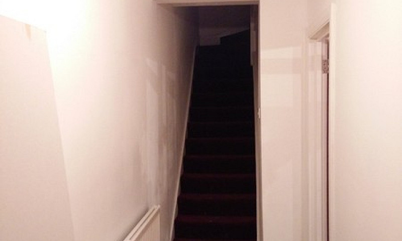 Large Double Room In...