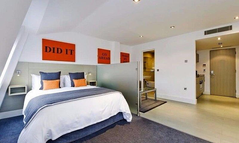 Studio Suite Earls C...