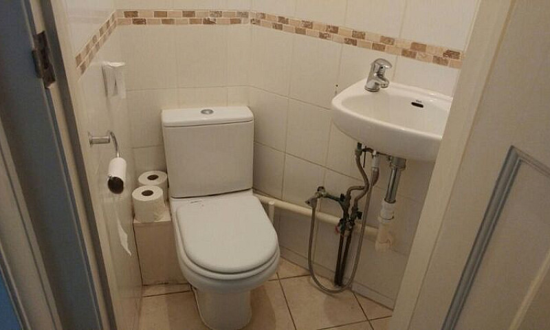 Large Double Room In...