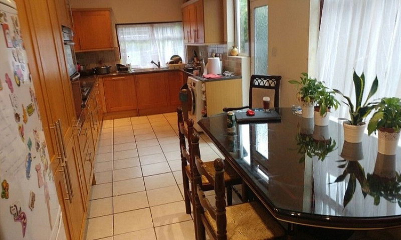 Large Double Room In...