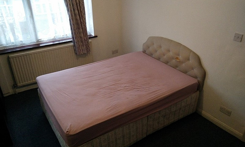 Large Double Room In...