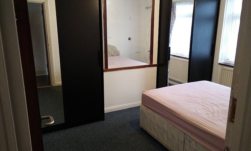Large Double Room In...