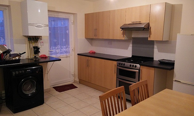 Large Double Room In...