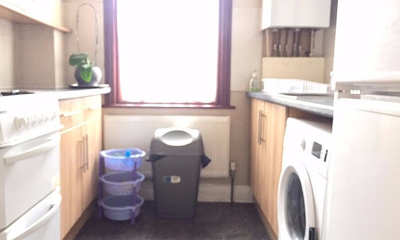 Two Bed Flat Close T...