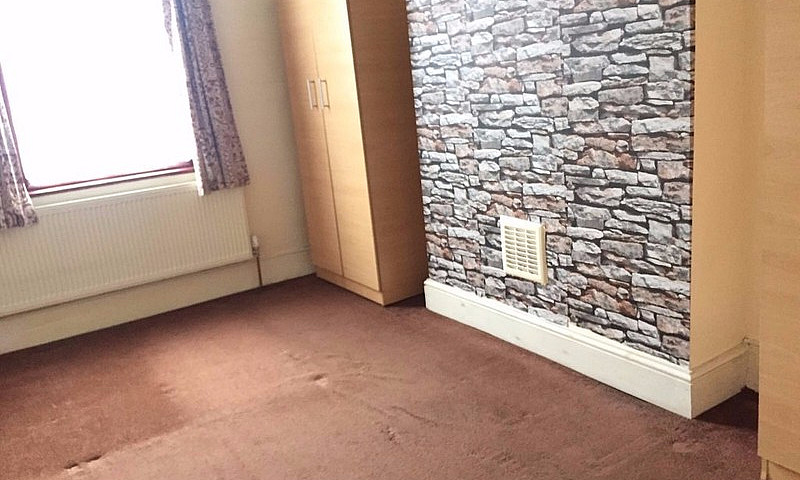 Two Bed Flat Close T...