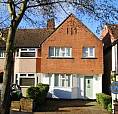 3 Bedroom House In Lisbon Avenue, Twickenham, Tw2 (3 Bed) (#1207621)