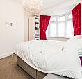 Spacious 4 Bedroom House With Large Garden & Garage With Back Entrance In Dagenham Rm10