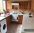 2 Bedroom House In Southville Crescent, Feltham, Tw14 (2 Bed) (#1032415)