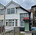 2 Bedroom Flat In Oak Tree Dell, London, Nw9 (2 Bed) (#1177439)