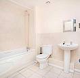 2 Bedroom Flat In Augusta Court, London, Nw4 (2 Bed) (#1092560)