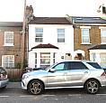 Super Spacious Newly Renovated 5 Double Bedroom 2 Bathroom House Near Zone 3/2 Tube, Buses & Shops