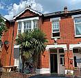 3 Bedroom Flat In Lyric Rd, London, Sw13 (3 Bed) (#1163071)