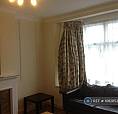 2 Bedroom Flat In Parade Mansions, London, Nw4 (2 Bed) (#1082853)