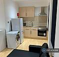 Studio Flat In Barons Court Road, London, W14 (#1183198)