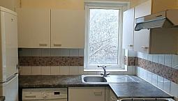 3 Bedroom First Floor Maisonette With Garden 