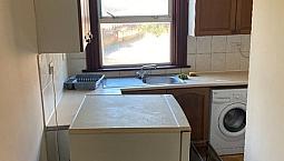 Massive One Bed Flat In Barking Part Dss 