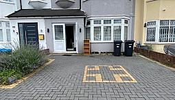 Spacious 4 Bed House In Redbrige 