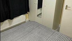 One Double Bedroom 