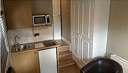'Self Contained Studio At Stamford Brook Hammersmith With Access To Garden