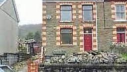 2 Bedroom House In Heol Tawe, Swansea, Sa9