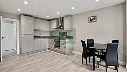 Stunning Newly Built 2 Bedroom /2 Bathroom Flat 