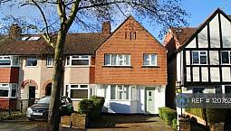 3 Bedroom House In Lisbon Avenue, Twickenham, Tw2 (3 Bed) (#1207621)