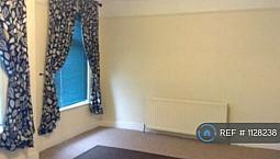 2 Bedroom Flat In Winns Avenue, London, E17 (2 Bed) (#1128238)