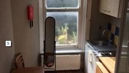 'Zone 1 Little Studio With Facilities And Near Shops And Superstores. In Kensington Area