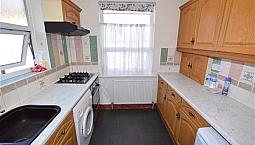 2 Bed 1St Floor Flat With Garden In Edgware-Handle Way