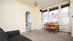 2 Beds 2 Baths Flat Minutes From Zone 2 Station - Call Riccardo Now!!