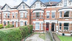 Compact Studio Flat In Streatham. Furnished Or Part-Furnished. Regulated Heating Included.