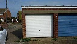 1 Bedroom House In Garage 1 Opposite 35 Martin Rd, Aveley, South Ockendon, Rm15