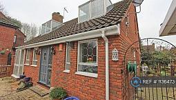 4 Bedroom House In Waverley Gardens, London, E6 (4 Bed) (#1136473)