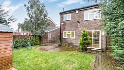 House For Sale* Leeds 15 Crossgates* No Chain* 3 Bedroom Detached* Attached Garage* Very Private*