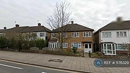 3 Bedroom House In Ley Street, Ilford, Ig2 (3 Bed) (#1176329)