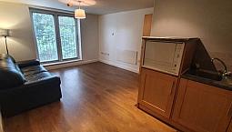 2 Bed Apartment, Near Chorlton Village, Transport Easy Accses To City, Privat Parking