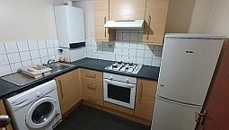 Modern 1 Bedroom Flat With Separate Kitchen. Walking Distance To Plumstead Station. Dss Considered
