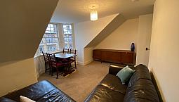 Charming, Homely Top-floor 2-bedroom Flat Close The City Centre. New Kitchen, Recent Bathroom, Etc.