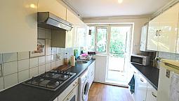 Three Bedroom Apartment Dss Welcome Near Southfields Station