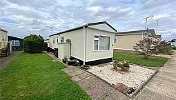 ** Newly Renovated ** 2 Bedroom Mobile Home Hullbridge **