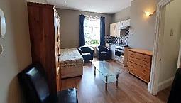 Self-Contained Double Studio To Rent Stile Hall Gardens, Chiswick, London W4 3Bu