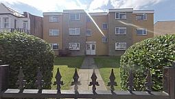 ** Two Bedroom 1St Floor Apartment With Garage **