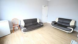 3 Bedroom Flat In Murray Avenue, Hounslow, Tw3(Ref: 1400)