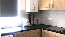 Ref:lovely Two Bed Room Flat. Dss Applicants Accepted. Newly Painted. £1250 Pm. Shops Nearby