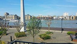 2 Bedroom Flat In Rotherhithe Street, London